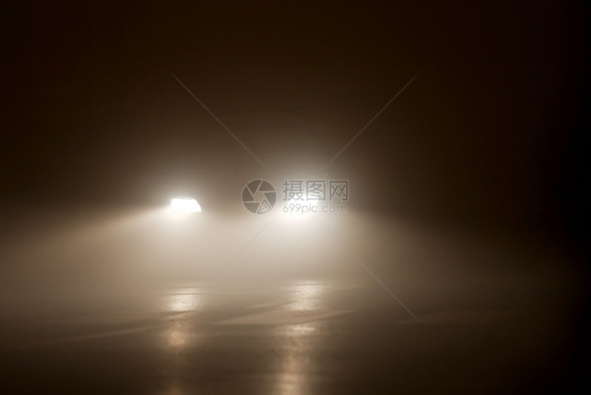 汽车车驾驶愁云恶梦街道阴霾头灯运输阴影薄雾黑暗图片