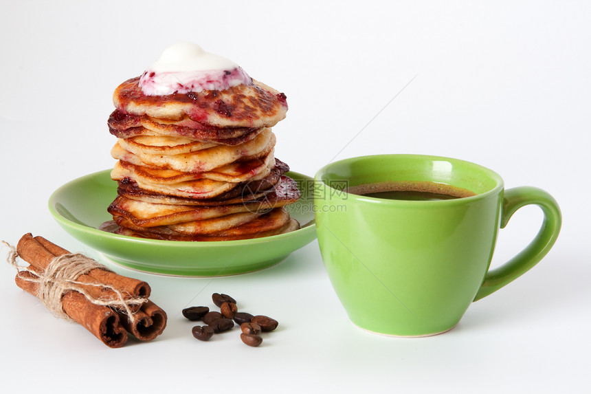 早餐吃煎饼和咖啡杯子肉桂饮食说谎制品甜点绿色餐具盘子奶油图片