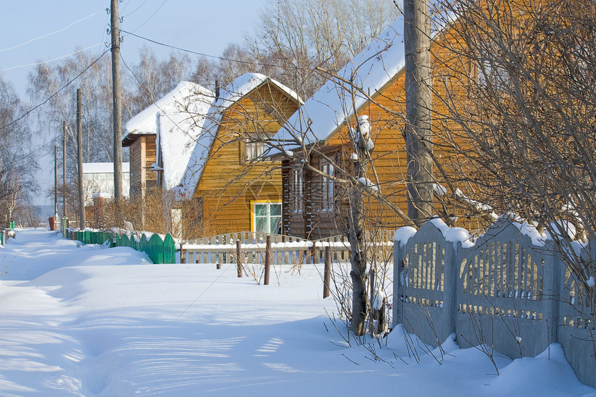 冬天住家村庄季节街道树木建筑学天空房子图片