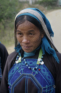 Ha Nhi族妇女民族部落文化风俗乡村种族头饰裙子衣服少数民族背景图片