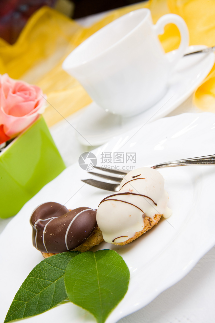 甜甜蛋糕餐厅盘子庆典面包可可食物烘烤甜点咖啡玫瑰图片