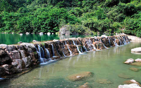 中国云台山的瀑水和级联力量溪流运动旅行地质地质学旅游瀑布蓝色吸引力背景图片