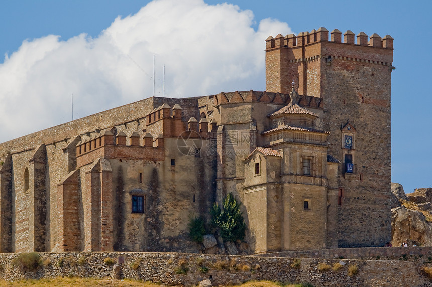 城堡  阿勒塞纳堡垒岩石围墙顶峰避难所石头图片