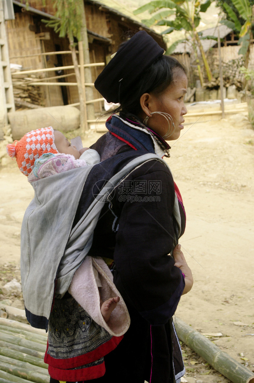 黑道族妇女和婴儿头饰风俗山地民间女性帽子孩子乡村部落衣服图片