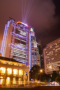 香港有光线的摩天大楼夜幕背景图片