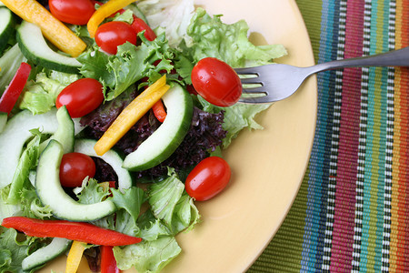 番茄沙拉食物西红柿餐垫黄瓜问题健康树叶饮食小吃绿色高清图片