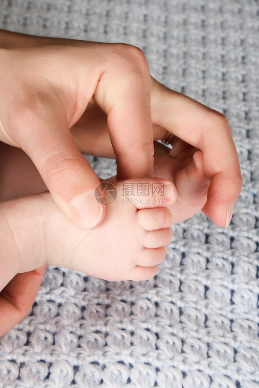 手脚脚趾婴儿部位毯子母亲身体蓝色手指图片
