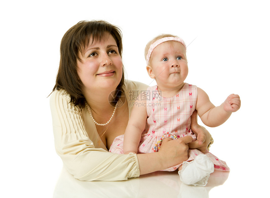 母亲与女儿工作室椅子后代婴儿亲热儿子快乐褐色男生白色图片