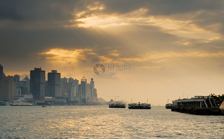 维多利亚港在香港的城市景色旅行蓝色港口海洋建筑学地标摩天大楼金融吸引力景观图片