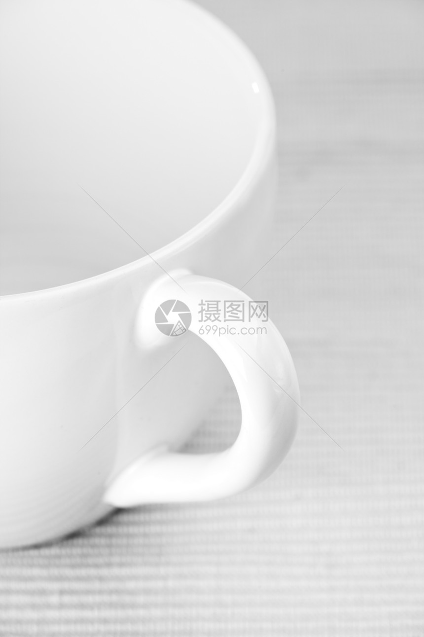 特写白色杯子的锅柄图片