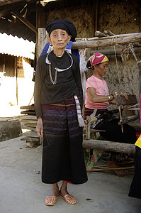 山地部落祖母传统的高清图片
