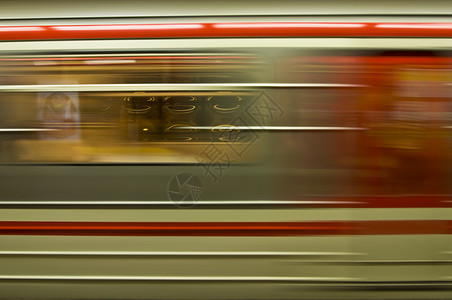 地铁乘客车站民众火车运输红色运动平台条纹座位背景图片