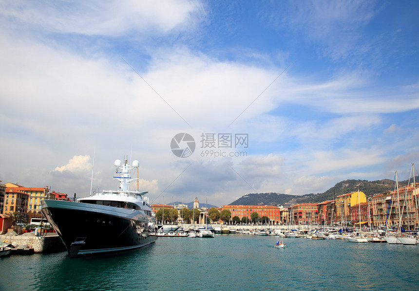 尼斯市的港湾天空游艇旅行港口假期黄色红色城市晴天桅杆图片