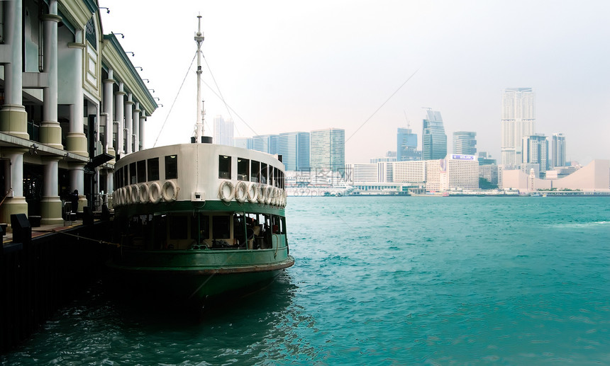 在翁港渡轮登陆市中心土地码头运输建筑学风景港口海岸旅行海洋图片