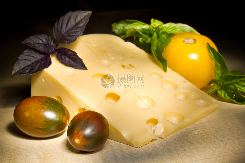 奶酪和番茄盐渍西红柿绿色营养食物背景蔬菜黑色红色黄色图片