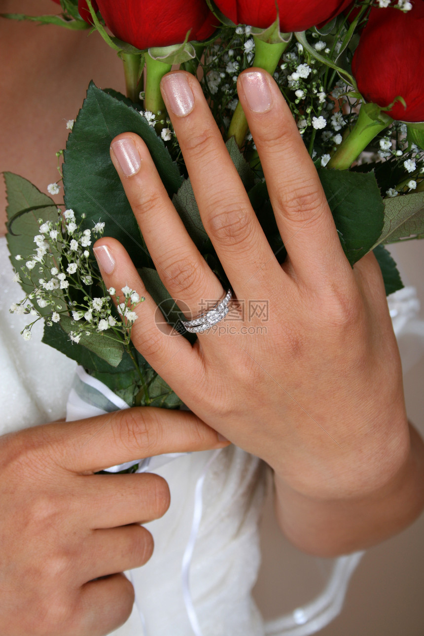 结婚戒指订婚手臂指甲钻石白色女士已婚手指新娘红色图片