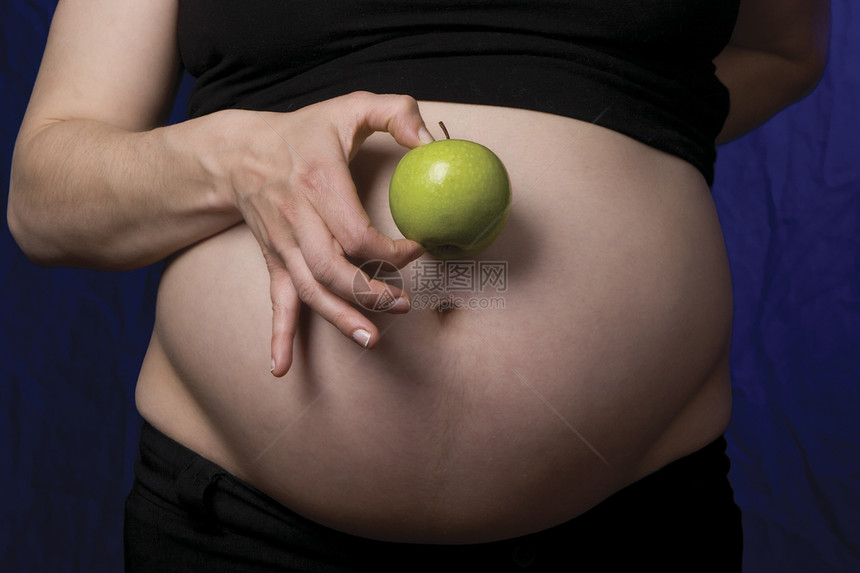 带苹果的孕妇肚子图片