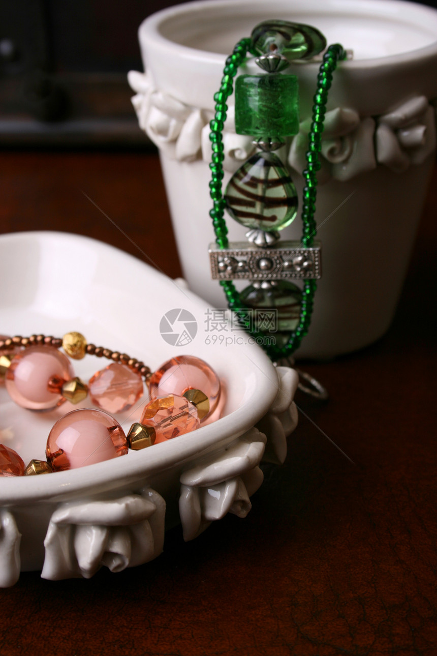 珠宝盘子家庭金子珠饰串珠白色手镯陶瓷橙子玫瑰图片