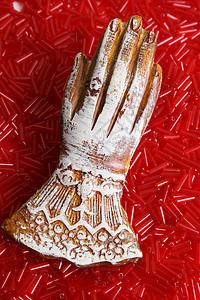 木制手装饰风格雕刻珠子一部分礼物身体背景图片