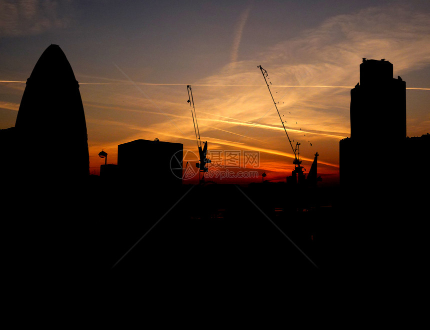 伦敦天线多云摩天大楼工业建筑地标构造剪影起重机建造建筑学图片