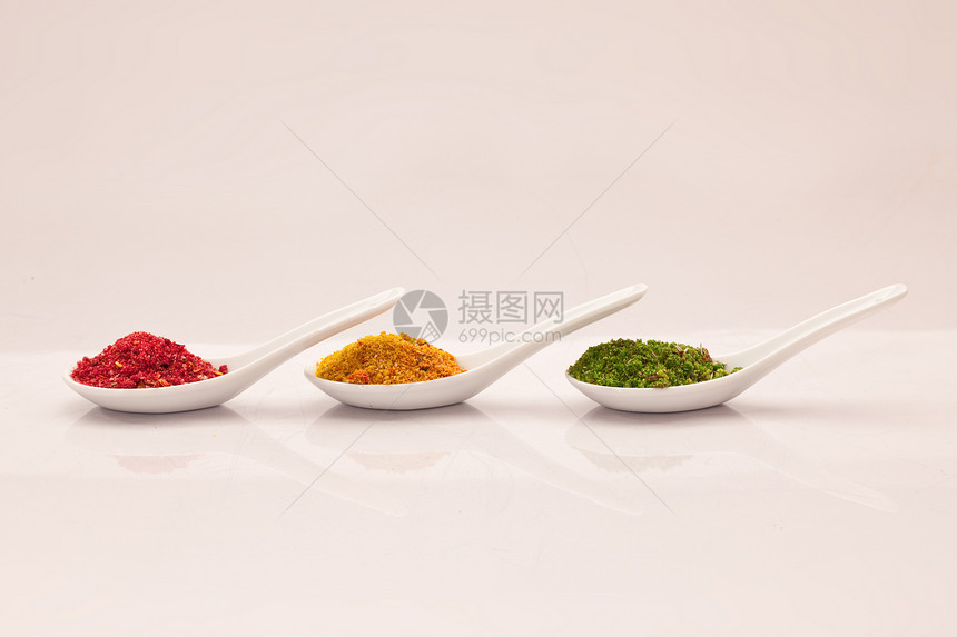 香料香料味胡椒红色绿色食物黄色勺子敷料图片