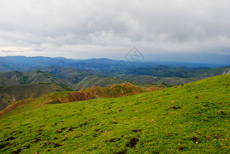 比利牛人绿色愤怒远足游客地区山脉景点旅行吸引力登山背景图片