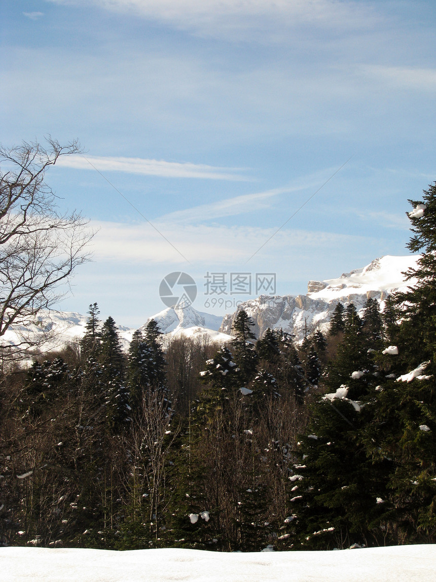 冬季一条路线斜坡冰川风景解脱山丘天空植被高山山峰图片