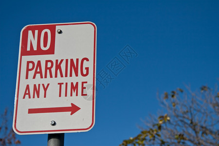 禁止停车邮政指示牌反光红色时间街道车辆螺栓禁令交通背景图片