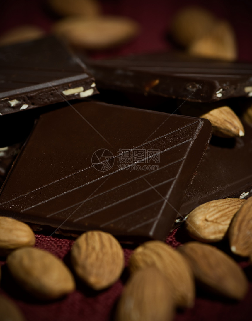 巧克力和坚果芳香宏观小吃食物牛奶奶油可可活力诱惑饮食图片
