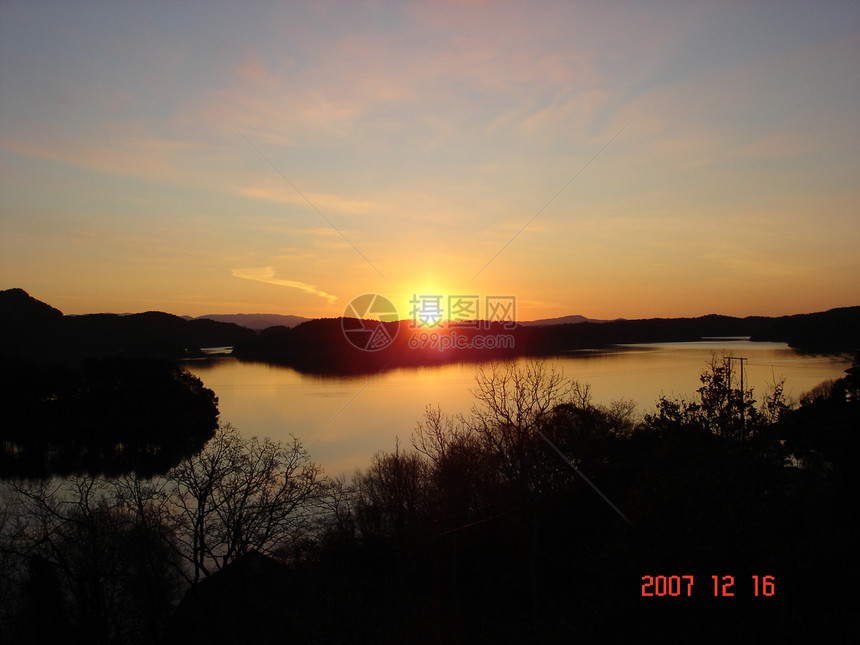 挪威的太阳图片