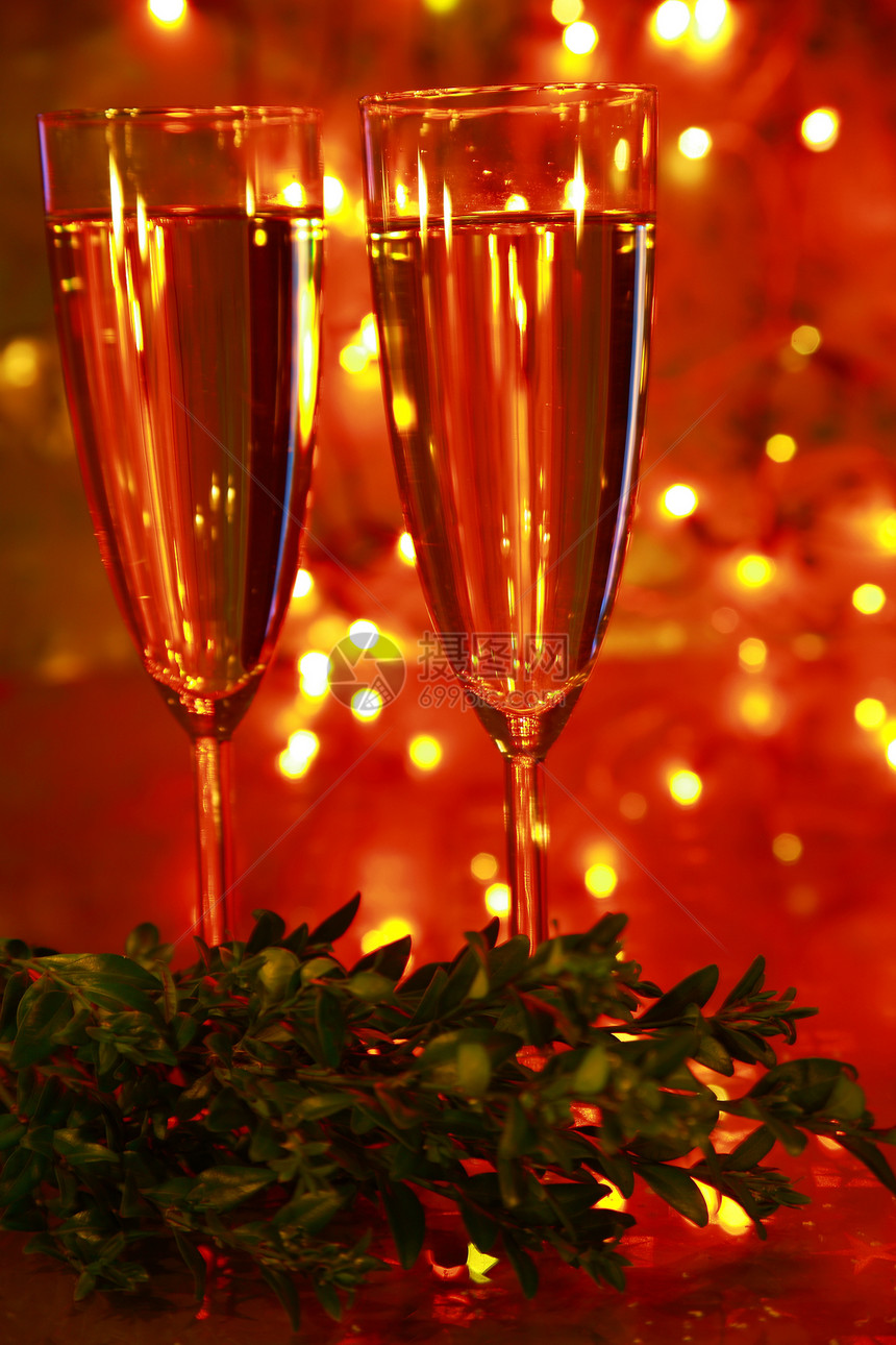 带绿色树枝的香槟杯周年枝条生日玻璃餐厅人生派对盒子背景大事图片