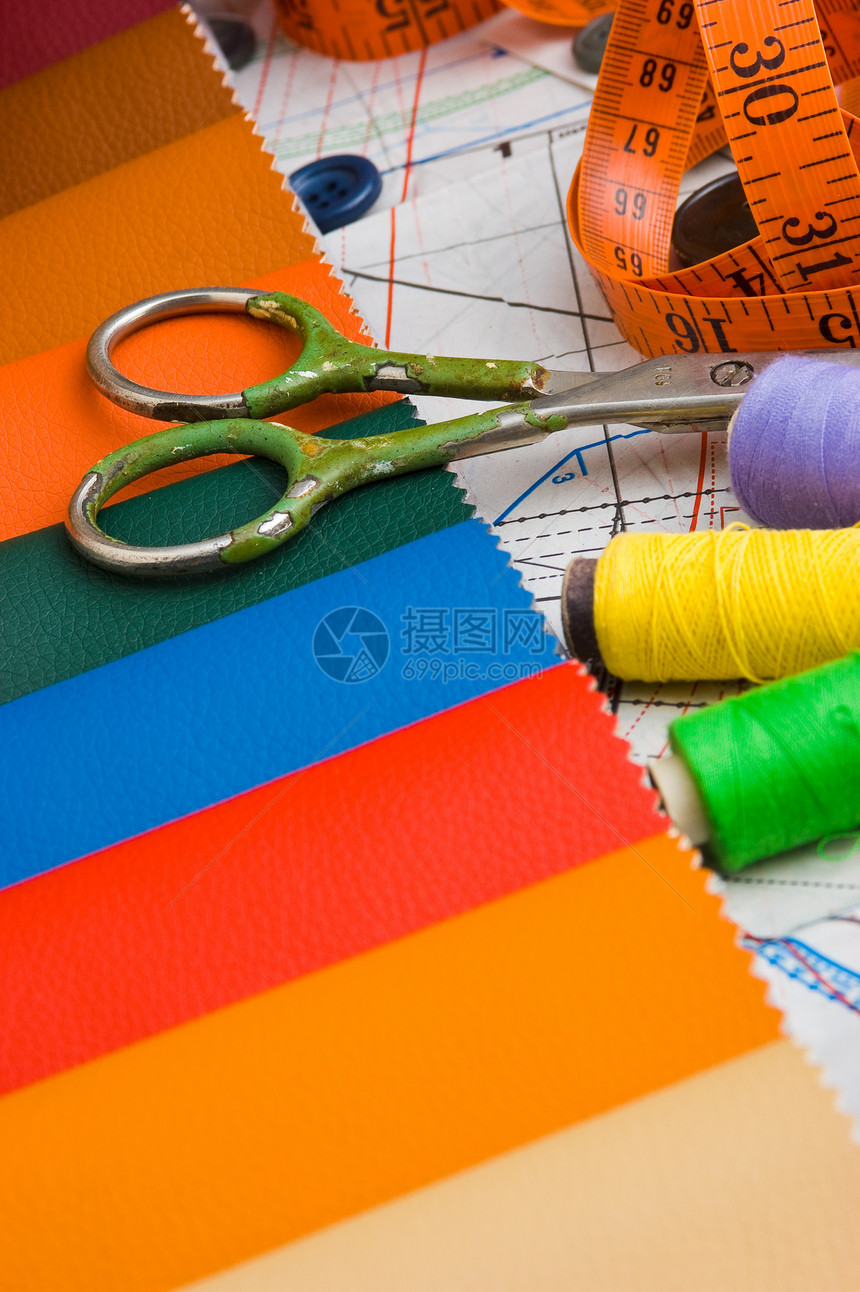 缝纫用品女裁缝线圈按钮补给品裁缝配件顶针图片