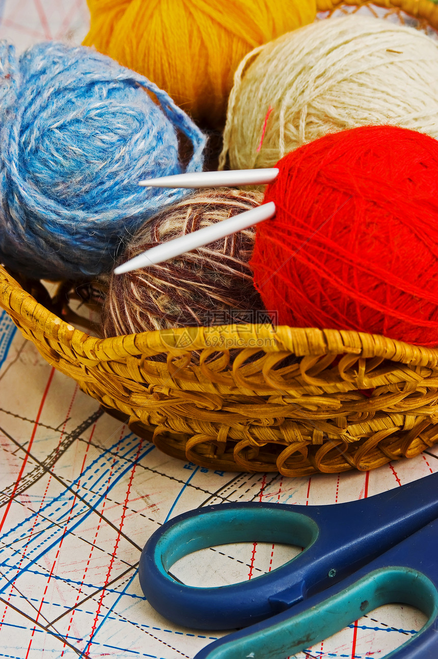 带有线条用于编织的球球针线羊毛网络爱好针织品图片