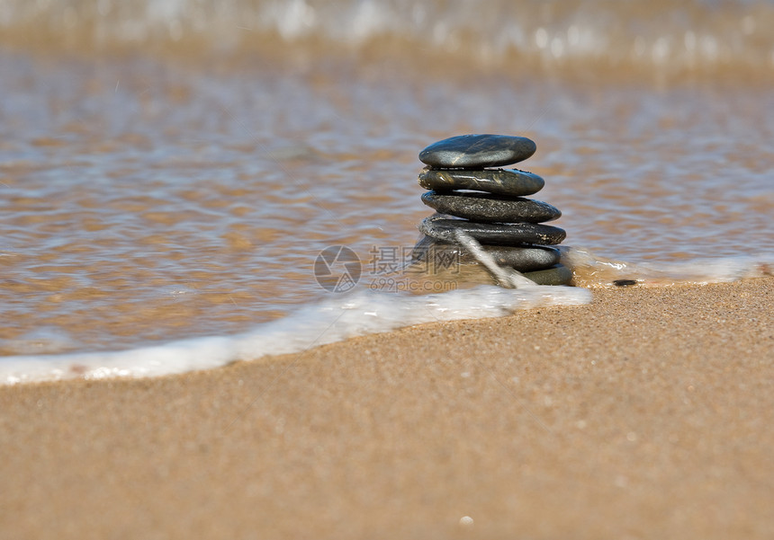 平衡的石头鹅卵石岩石海岸海洋海滩图片