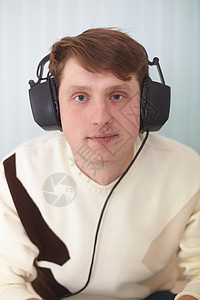漫画音响素材大音响耳听器的人身肖像背景