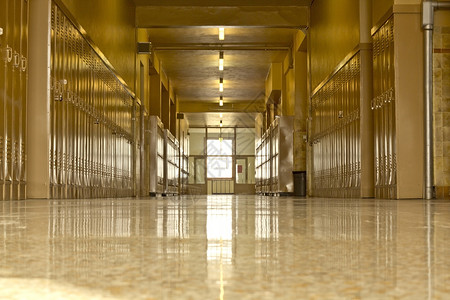 空的高中走廊背景图片