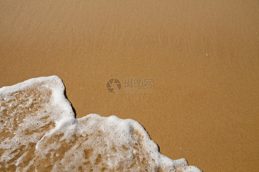 挥波在沙滩上泡沫水平摄影海岸线海洋白色假期黄色海岸棕色图片