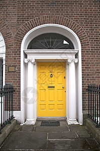 都柏林门黄色经典门背景