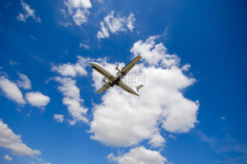 飞机和云喷射假期天空旅游蓝色航空航班商业力量旅行图片