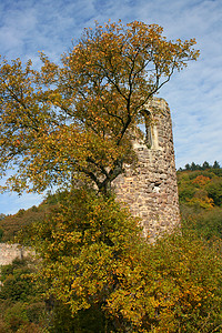 秋天在赫尔布斯特废铁塔高清图片