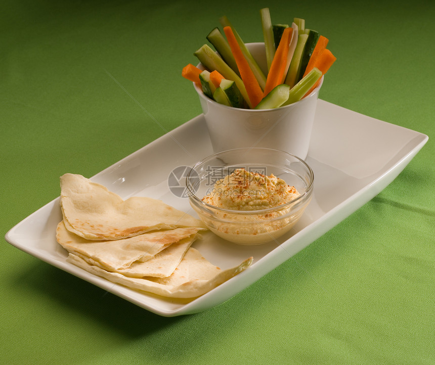 土豆泥与Pita brad和蔬菜辣椒黄瓜芹菜豆子食物食谱午餐面包小鸡味道图片