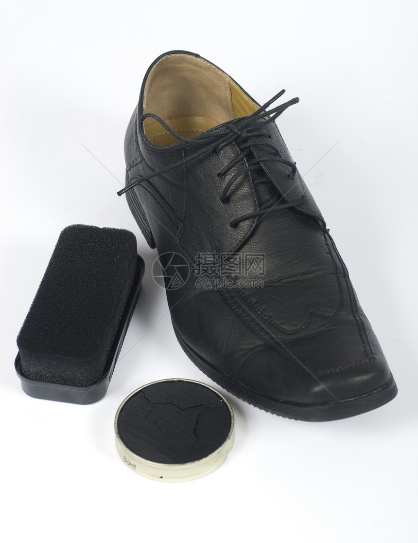 靴子刷子正装皮革鞋类打扫脚跟男人抛光白色商业图片