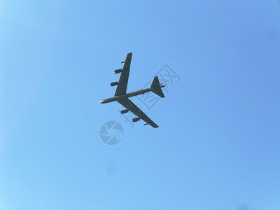 平面轰炸机机场喷射飞行背景图片