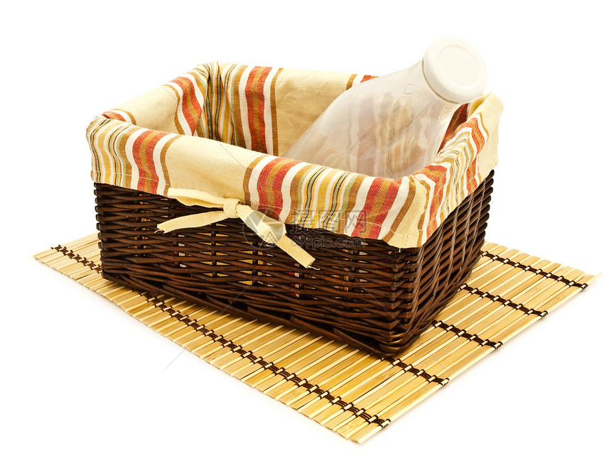 瓶装在篮子中贮存编织手杖桌布用具木头材料棕色制品手工图片