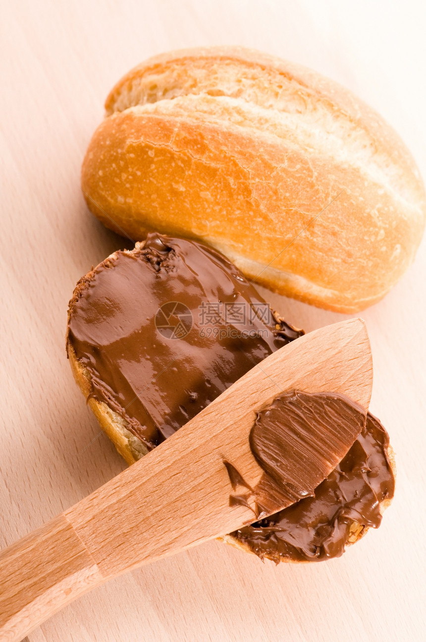 巧克力面包奶油垃圾早餐小吃粮食食物白色奶油状派对棕色图片