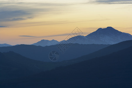 杰伦西亚山丘地貌天空风景日落顶峰水平地平线背景