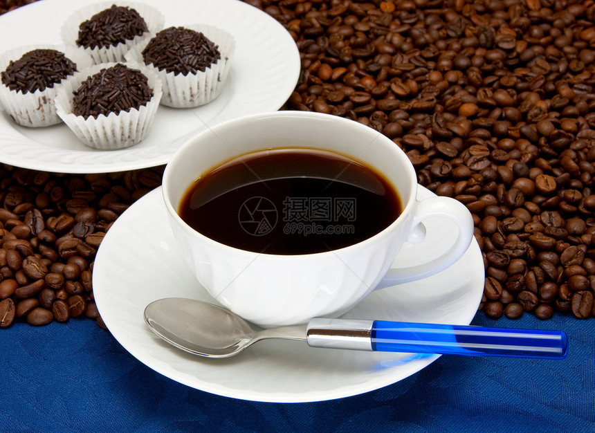 咖啡杯和谷物种子盘子液体棕色咖啡活力颗粒状杯子咖啡店陶瓷图片
