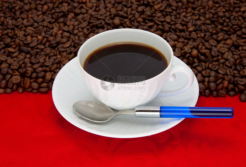 红色背景的咖啡杯反射食物咖啡宏观美食饮料早餐棕色芳香杯子图片