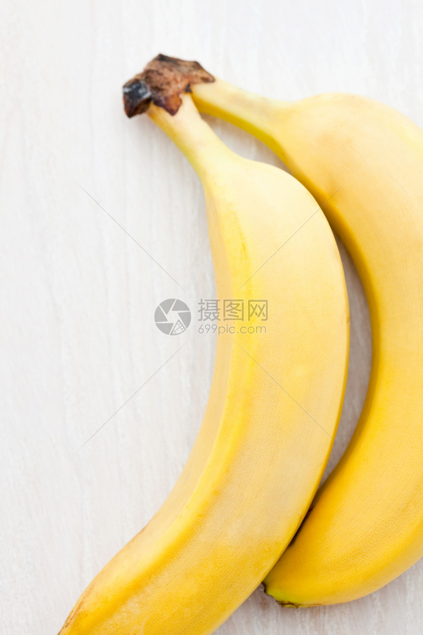 两个新鲜香蕉图片