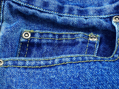 蓝色牛仔裤工作男人衣服陈述女性裤子牛仔布女士口袋敷料背景图片